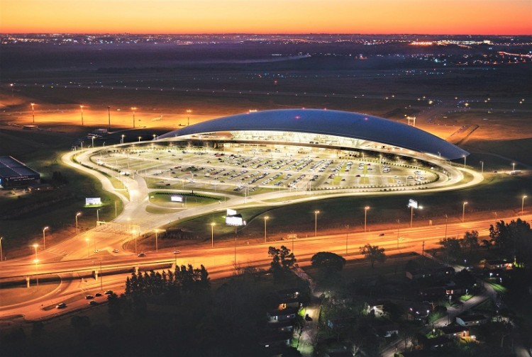 El Aeropuerto de Carrasco recibi&oacute; certificaci&oacute;n internacional