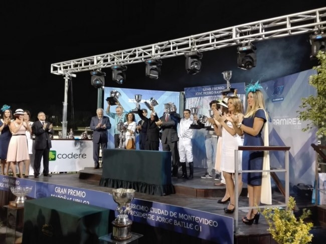 La fiesta del Turf en Maro&ntilde;as de cada 6 de enero