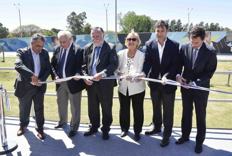 Aeropuerto de Carrasco festeja 10 a&ntilde;os con un mural que celebra la identidad uruguaya