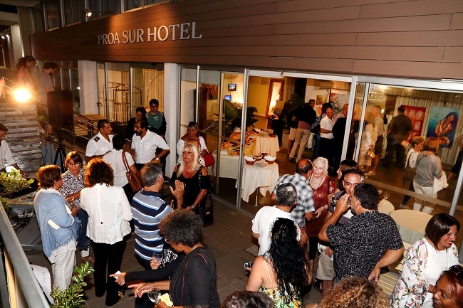 El arte abstracto se apoder&oacute; de La Paloma en un original vernissage