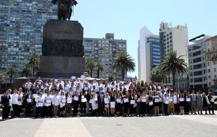 ITHU: graduaci&oacute;n y homenaje