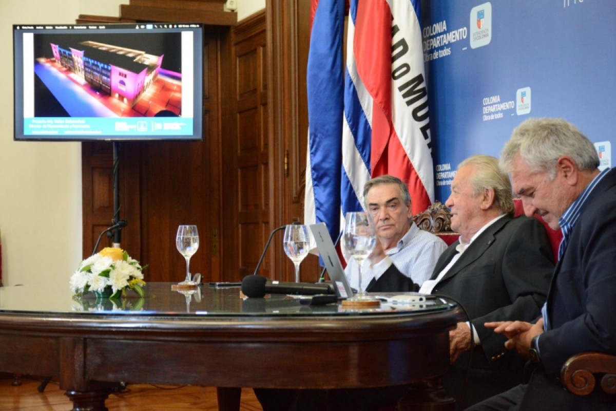 Secretario general de la Intendencia, Guillermo Rodríguez; intendente de Colonia, Dr. Carlos Moreira; director de Planeamiento y Patrimonio, Arq. Walter Debenedetti