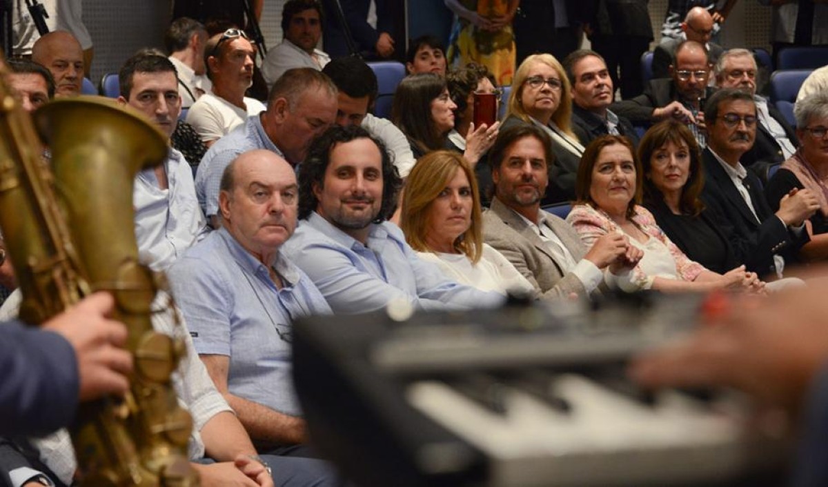 La m&uacute;sica de jazz se escuch&oacute; desde la Torre Ejecutiva