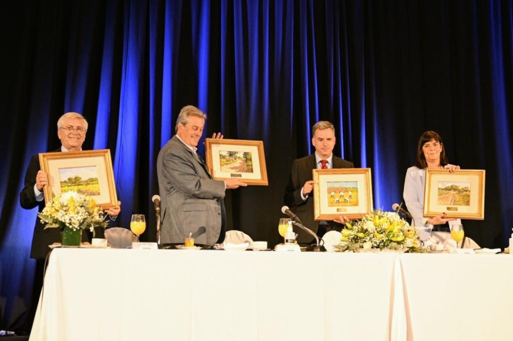 Ministro de Turismo Tabar&eacute; Viera; intendente de Maldonado, Enrique Ant&iacute;a; intendente de Canelones, Yamand&uacute; Orsi; M. Cristina Otero, de la intendencia de Colonia.