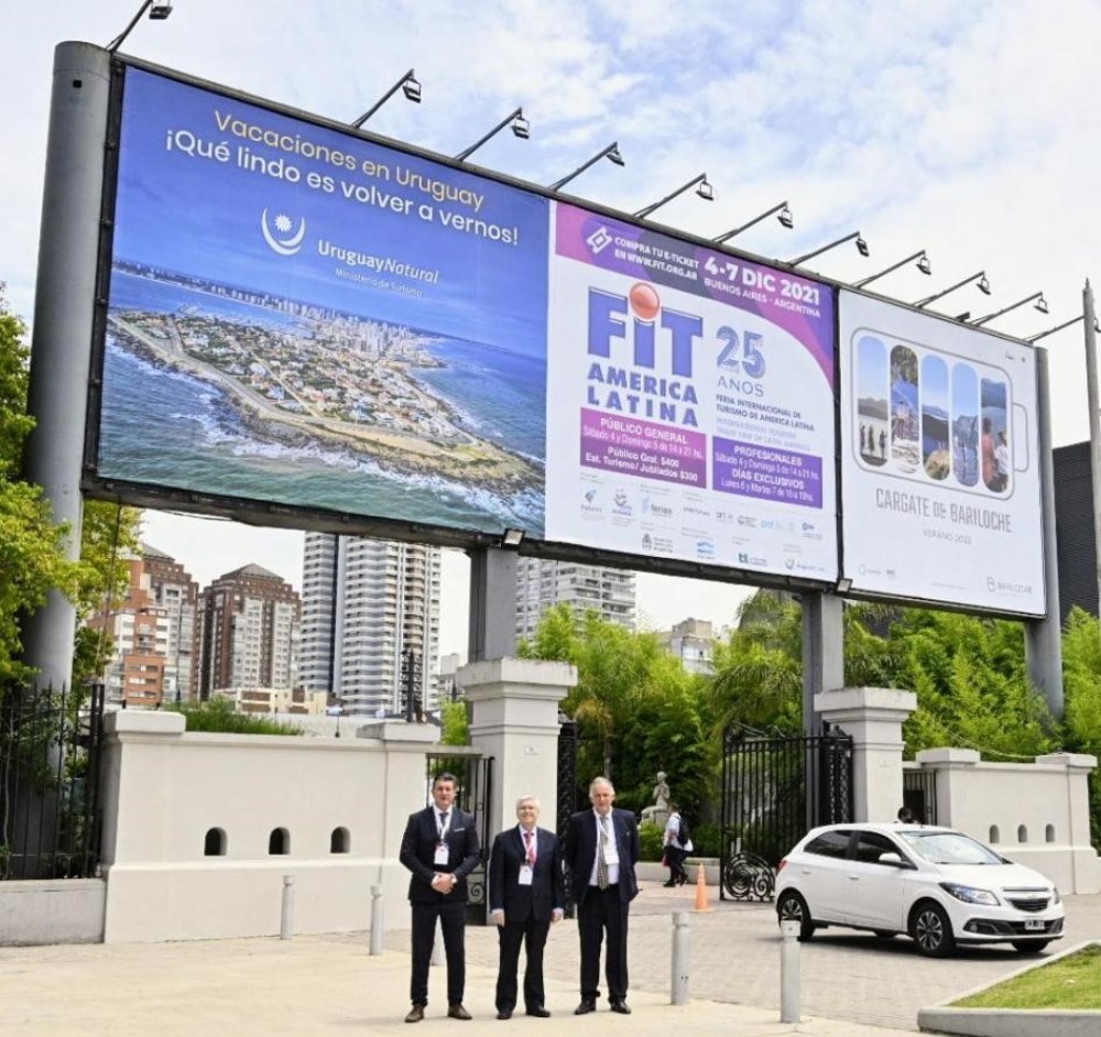 Uruguay pa&iacute;s invitado en la FIT 2021: Ignacio Curbelo, director general de secretar&iacute;a; ministro Tabar&eacute; Viera y Roque Baudean, director nacional de Turismo