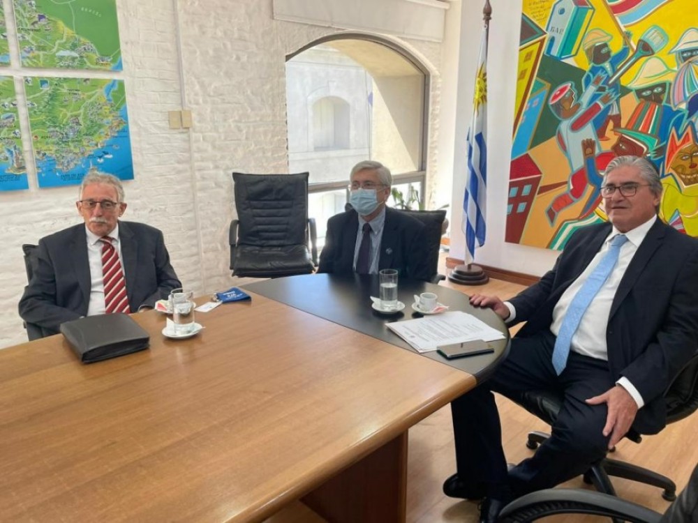 Director general de Educaci&oacute;n T&eacute;cnico Profesional DGETP-UTU, Juan Pereyra; ministro de Turismo, Tabar&eacute; Viera; embajador de Per&uacute; en Uruguay, Marcos Balarezo