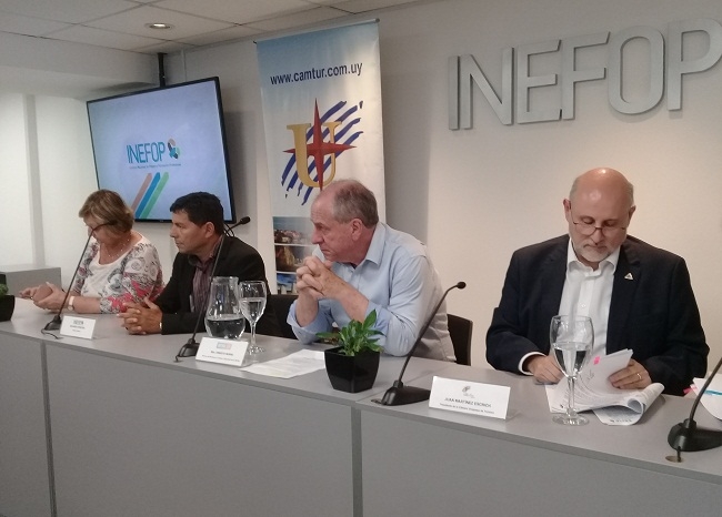 La CAMTUR e INEFOP firmaron convenio en pro de la formaci&oacute;n profesional