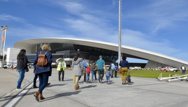 Aeropuerto de Carrasco celebra el Patrimonio con un recorrido por la plataforma a&eacute;rea