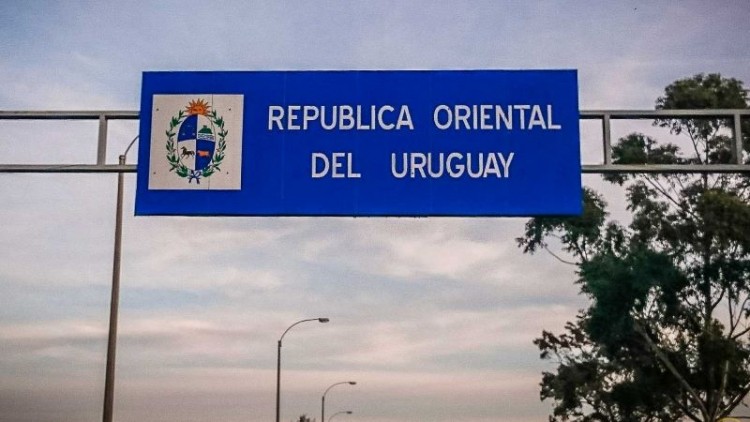Uruguay decret&oacute; apertura de fronteras a los propietarios de inmuebles