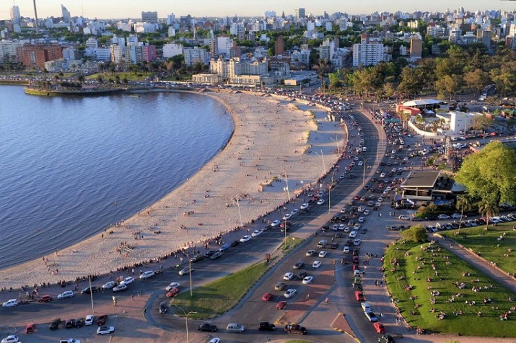 La responsabilidad de Montevideo como primer destino inteligente, sano y seguro