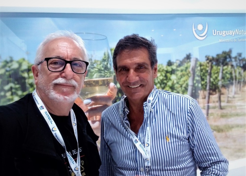 Fernando Brenner junto al Director general de Turismo de Maldonado, Martín Laventure. 25° FIT, Buenos Aires Diciembre 2021