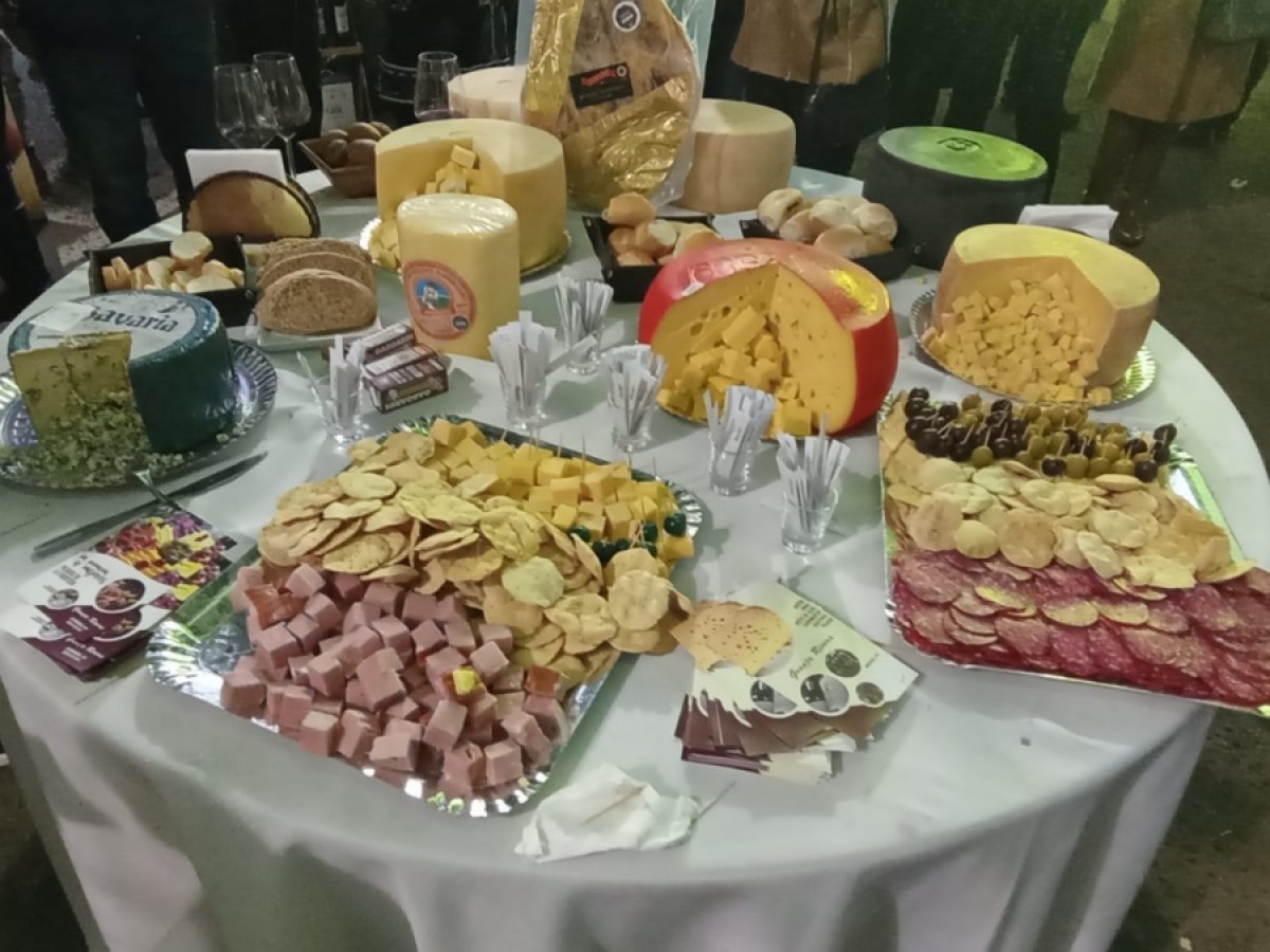 El Vino y el Queso amenizaron el frío de la frontera