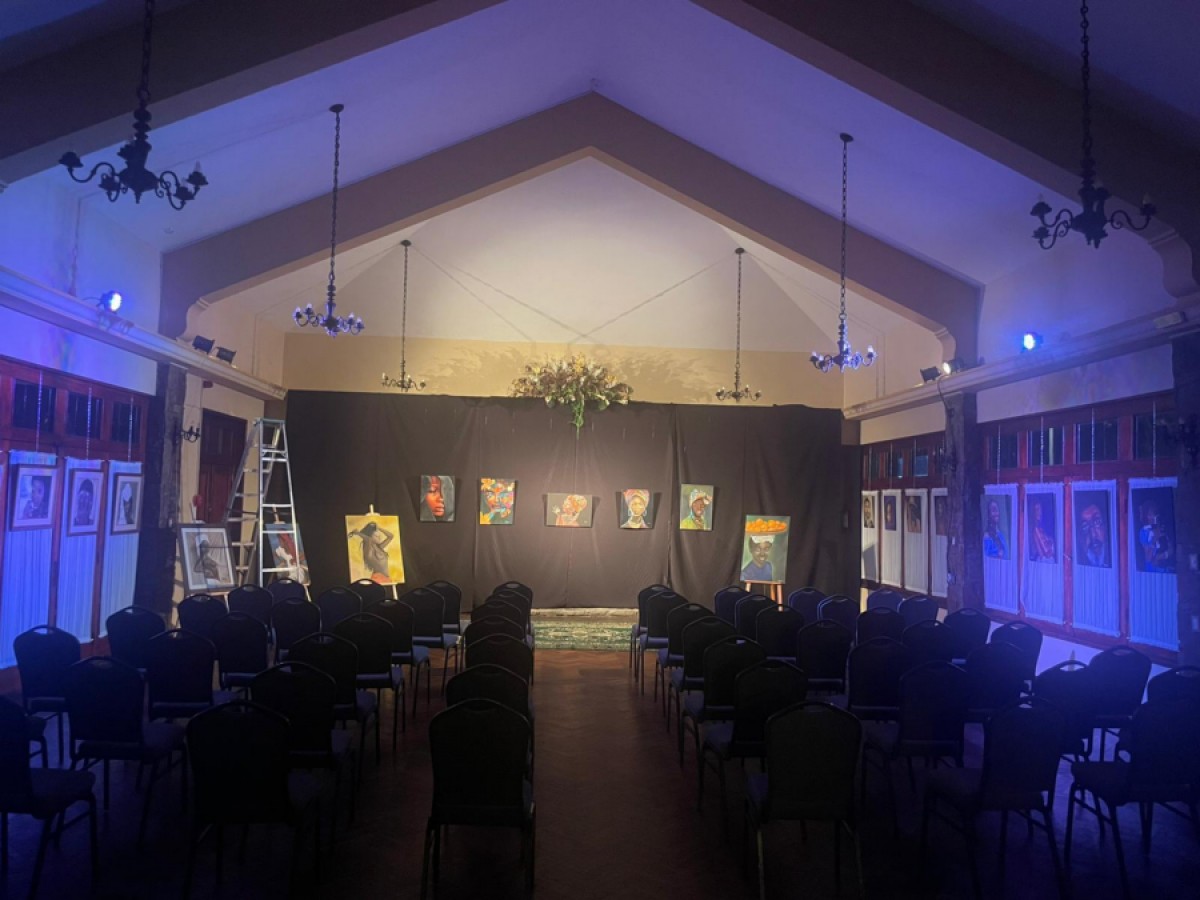 "Una noche de  gala cultural en la Liga de Fomento de Atl&aacute;ntida: Exposici&oacute;n de Lourdes Minetti y Recital de Nancy Fabiola Herrera"