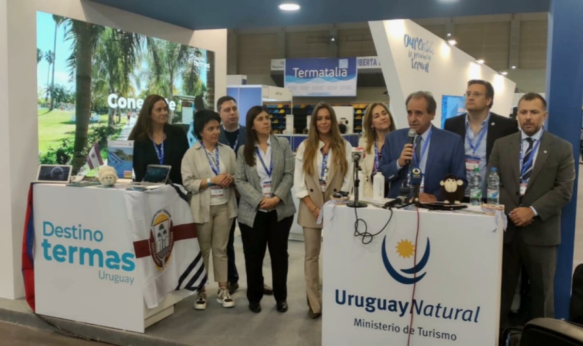 El subsecretario Remo Monzeglio en stand Uruguay Natural anuncia que Termatalia 2023 será en nuestro país