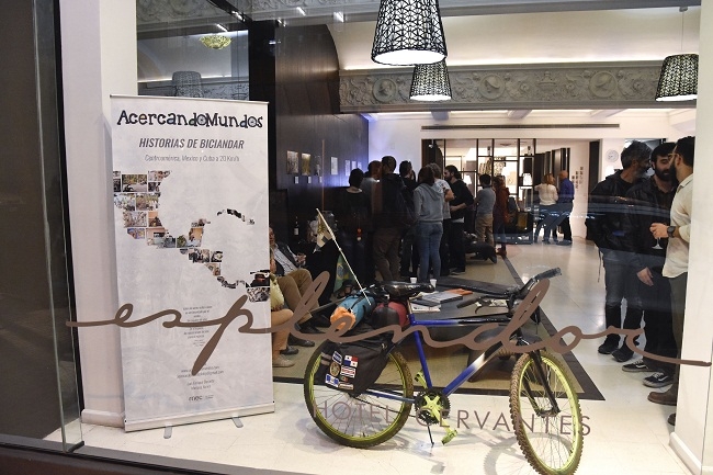 Exposici&oacute;n fotogr&aacute;fica sobre Am&eacute;rica Latina en Esplendor Cervantes, Montevideo