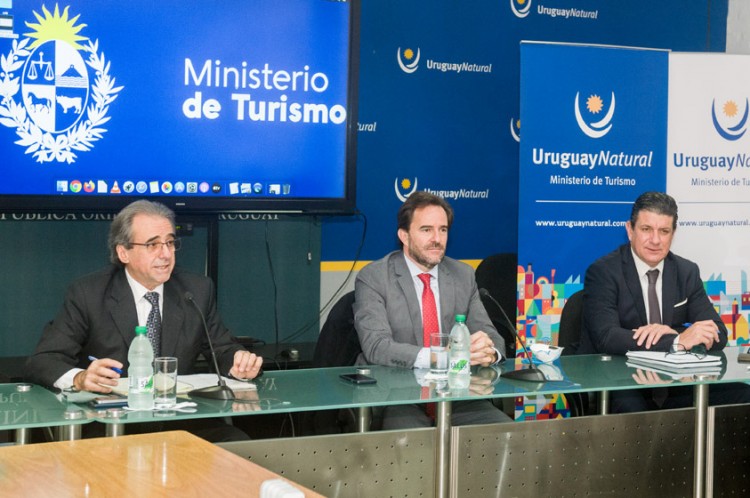 Subsecretario Remo Monzeglio; ministro Germ&aacute;n Cardoso; director general Ignacio Curbelo (Foto Leonardo Correa).