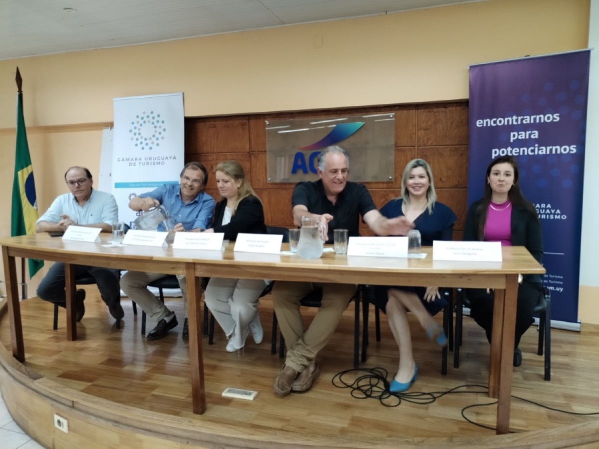 &quot;Riveramento: Un Tesoro Binacional en la Frontera de la Paz - Descubriendo la capital de Rivera&quot;
