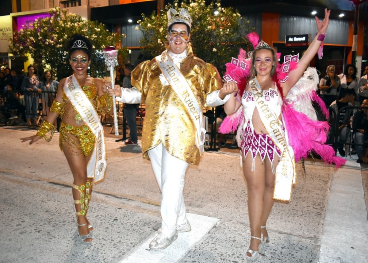 Dos brillantes desfiles se destacaron en el Carnaval de Rivera