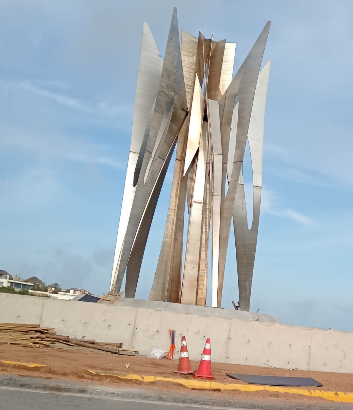 Mi encuentro con la “Mariposa de la Vida”, nueva escultura en Punta del Este camino a José Ignacio