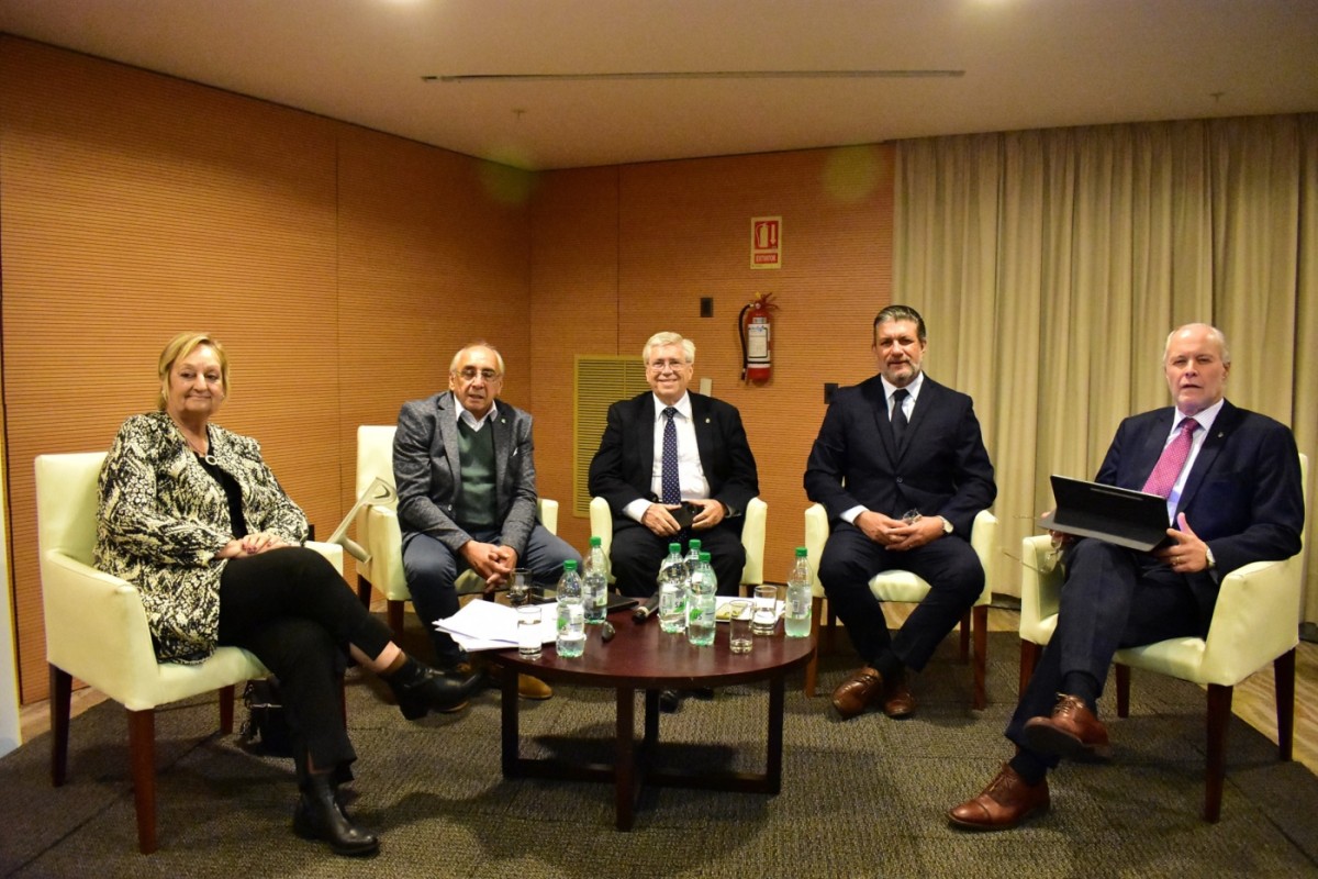 Liliam Kechichian (Frente Amplio), Sergio Bañales (Partido Independiente), Tabaré Viera (Partido Colorado), Ignacio Curbelo (Cabildo Abierto), Pablo Iturralde (Partido Nacional)
