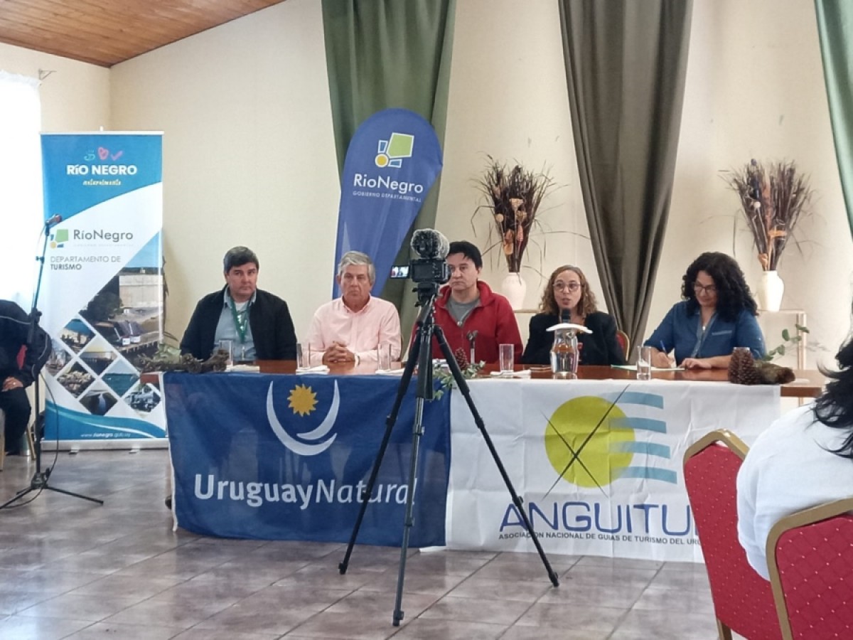 1 Encuentro Nacional de Guías en Depto. Río Negro, Las Cañas. Dtor. Turismo del Departamento, José Luis Perazza, Dtor. Gral. Ambiente departamental, Adrián Stagi   y presidente de Anguitur Mónica Mesa (Fotos Intendencia Río Negro)