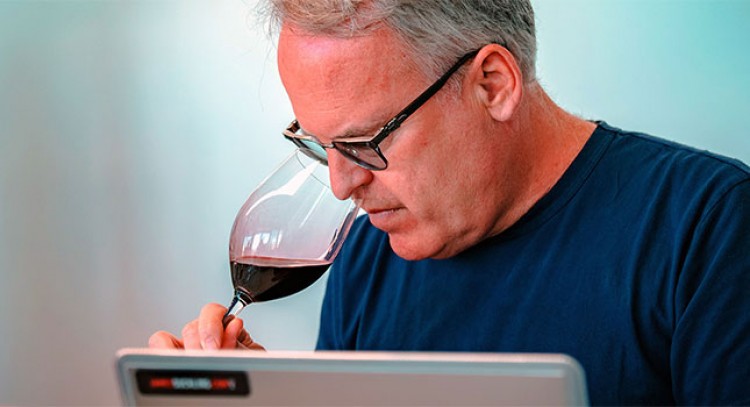 James Suckling public&oacute; su esperado informe sobre Uruguay